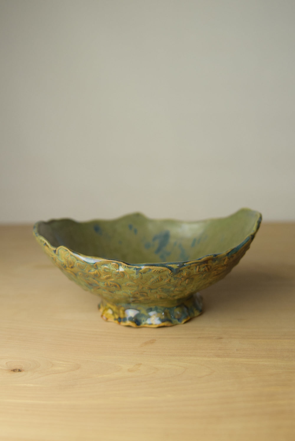 Decorative Ceramic Green Bowl with Leaves