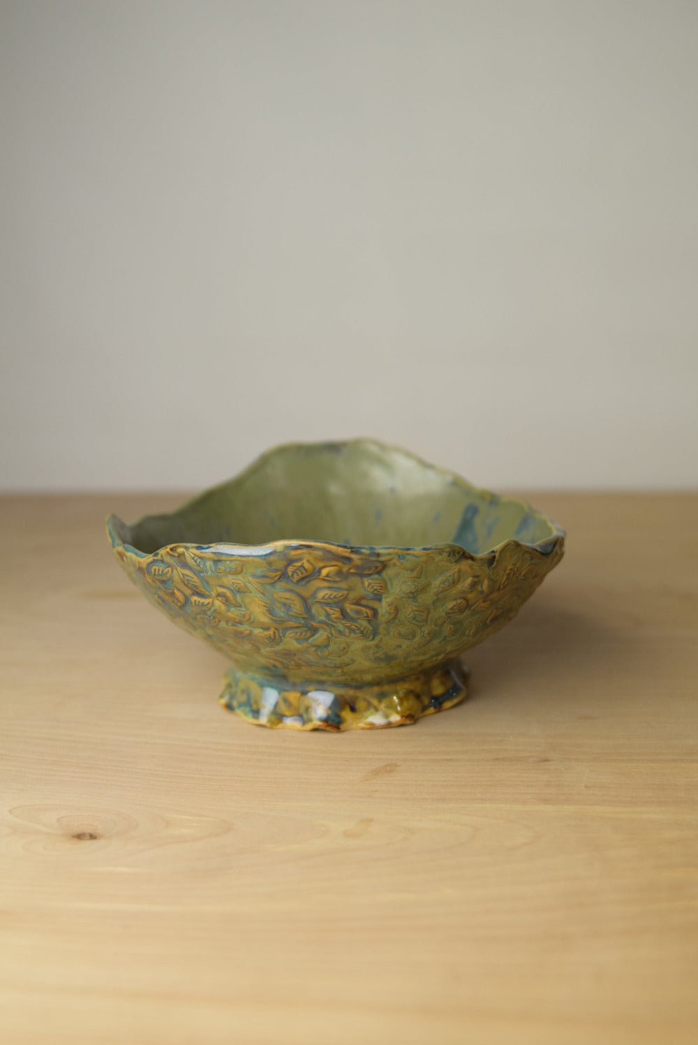 Decorative Ceramic Green Bowl with Leaves