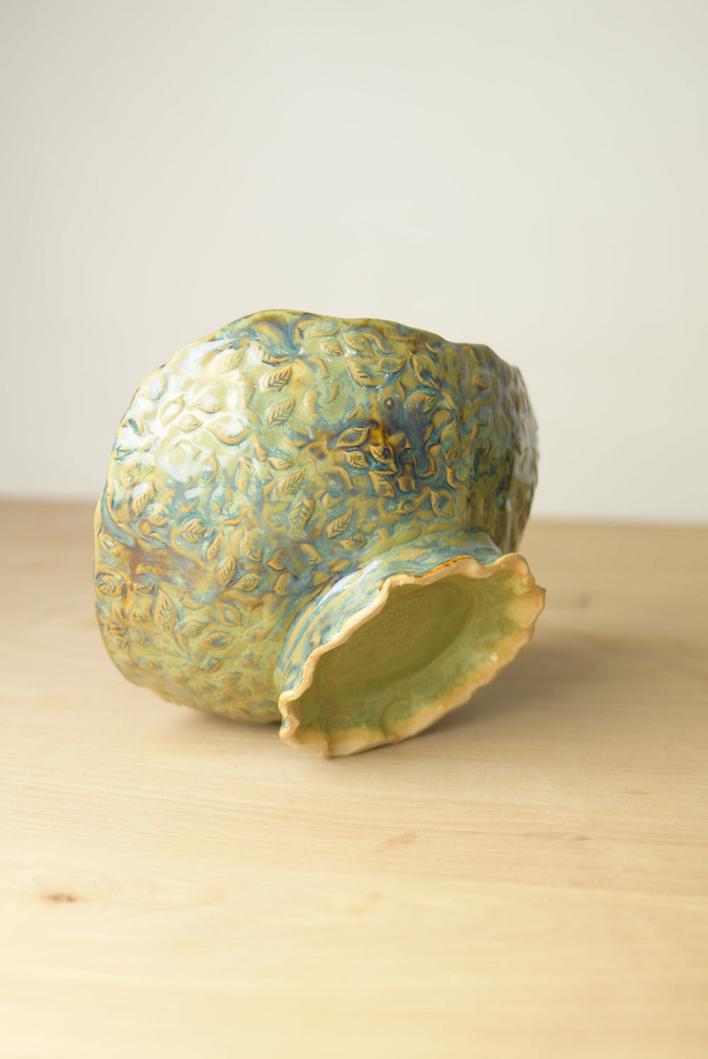Decorative Ceramic Green Bowl with Leaves