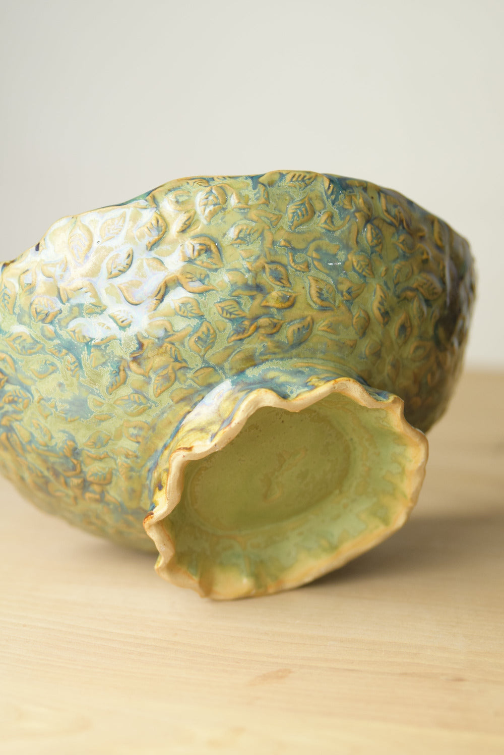 Decorative Ceramic Green Bowl with Leaves